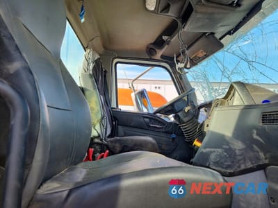 Piąte zdjęcie samochodu w środku: 2025 INTERNATIONAL HX620 SEMI TRUCK VIN:3HSPCAPR4SN379358 - miniatura
