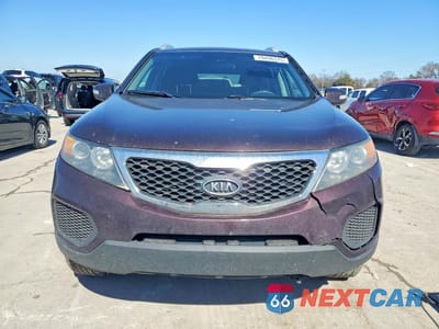 Piąte zdjęcie samochodu w środku: 2012 KIA SORENTO LX VIN:5XYKTDA29CG244865 - miniatura