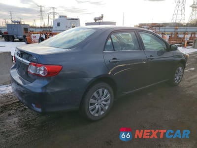 Trzecie zdjęcie samochodu z tyłu: 2013 TOYOTA COROLLA BASE VIN:2T1BU4EE9DC934288 - miniatura