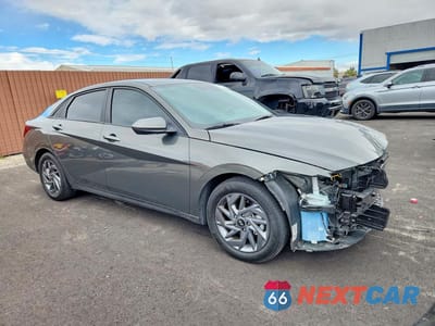 Czwarte zdjęcie samochodu z boku: 2024 HYUNDAI ELANTRA SEL VIN:KMHLM4DG5RU774973 - miniatura