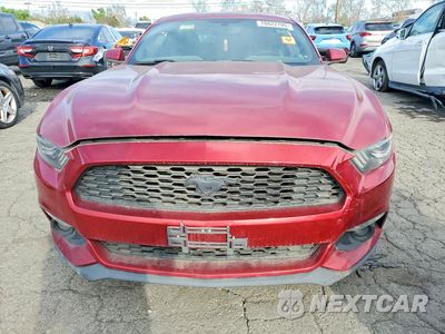 Piąte zdjęcie samochodu w środku: 2016 FORD MUSTANG VIN:1FA6P8TH1G5279421 - miniatura