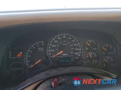 Zdjęcie 9 z 13 samochodu: 2001 CHEVROLET SUBURBAN C1500 VIN:3GNEC16T91G174318 - miniatura