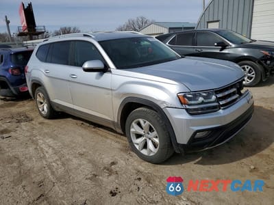 Czwarte zdjęcie samochodu z boku: 2018 VOLKSWAGEN ATLAS SE VIN:1V2CR2CA0JC563065 - miniatura