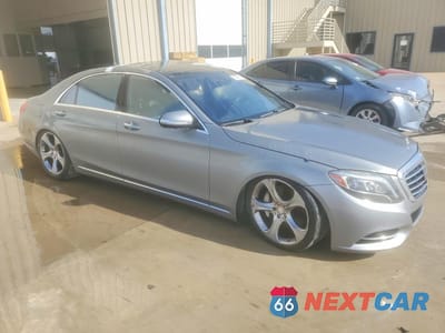 Czwarte zdjęcie samochodu z boku: 2015 MERCEDES-BENZ S 550 VIN:WDDUG8CB2FA146112 - miniatura