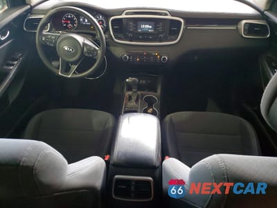 Zdjęcie 8 z 13 samochodu: 2016 KIA SORENTO LX VIN:5XYPG4A35GG095525 - miniatura