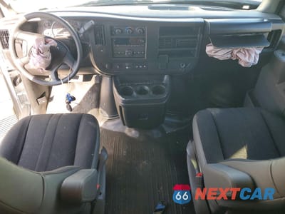 Zdjęcie 8 z 14 samochodu: 2025 CHEVROLET EXPRESS 3500 CARGO DELIVERY VAN VIN:1GCZGHF70S1274494 - miniatura