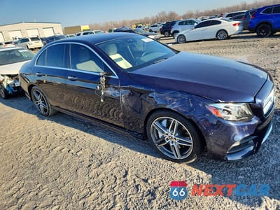 Czwarte zdjęcie samochodu z boku: 2018 MERCEDES-BENZ E 300 4MATIC VIN:WDDZF4KB4JA400317 - miniatura