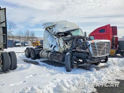 2014 FREIGHTLINER CASCADIA SEMI TRUCK 3AKJGLDVXESFR0754 - główne zdjęcie licytacji z USA - miniatura