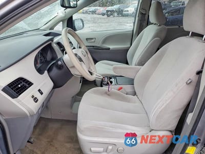 Zdjęcie 7 z 12 samochodu: 2013 TOYOTA SIENNA LE 8-PASSENGER VIN:5TDKK3DC0DS310810 - miniatura