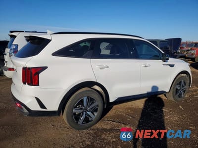 Trzecie zdjęcie samochodu z tyłu: 2022 KIA SORENTO S VIN:5XYRL4LC4NG108733 - miniatura