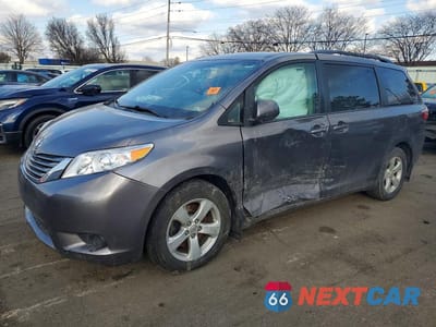 2017 TOYOTA SIENNA LE 5TDKZ3DC9HS874330 - główne zdjęcie licytacji z USA - miniatura