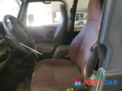 Zdjęcie 10 z 12 samochodu: 2000 JEEP WRANGLER / TJ SPORT VIN:1J4FA49S2YP710100 - miniatura