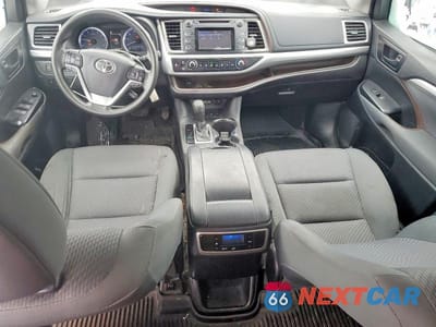 Zdjęcie 8 z 12 samochodu: 2019 TOYOTA HIGHLANDER LE VIN:5TDBZRFHXKS974987 - miniatura