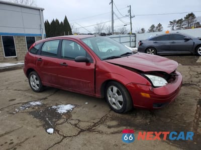 Czwarte zdjęcie samochodu z boku: 2005 FORD FOCUS ZX5 VIN:3FAHP37N35R126030 - miniatura