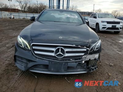 Piąte zdjęcie samochodu w środku: 2019 MERCEDES-BENZ E 300 4MATIC VIN:WDDZF4KB5KA635116 - miniatura