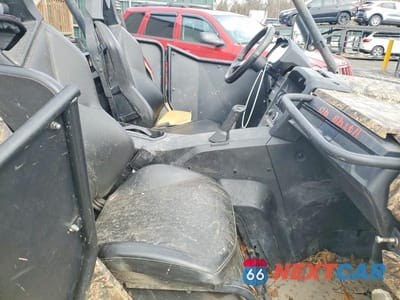 Piąte zdjęcie samochodu w środku: 2018 CAN-AM COMMANDER XT 1000R VIN:3JBKKAX28JJ001299 - miniatura