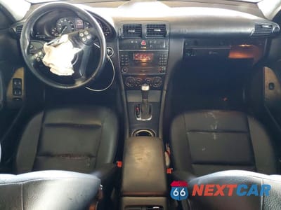 Zdjęcie 8 z 11 samochodu: 2007 MERCEDES-BENZ C 230 VIN:WDBRF52H67A951800 - miniatura