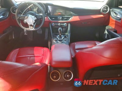 Zdjęcie 8 z 12 samochodu: 2020 ALFA ROMEO GIULIA VIN:ZARFAMAN6L7630857 - miniatura