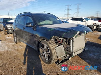 Czwarte zdjęcie samochodu z boku: 2025 BMW X7 M60I VIN:5UX33EM01S9W24690 - miniatura