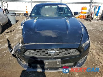 Piąte zdjęcie samochodu w środku: 2017 FORD MUSTANG VIN:1FA6P8AM4H5301610 - miniatura