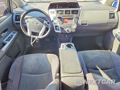 Zdjęcie 8 z 12 samochodu: 2012 TOYOTA PRIUS V VIN:JTDZN3EU9C3104298 - miniatura