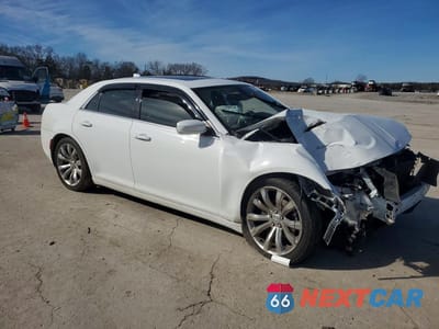 Czwarte zdjęcie samochodu z boku: 2018 CHRYSLER 300 TOURING VIN:2C3CCAAG8JH222647 - miniatura