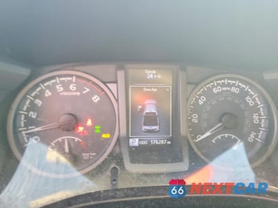 Zdjęcie 9 z 12 samochodu: 2017 TOYOTA TACOMA TRD SPORT VIN:3TMDZ5BN6HM019271 - miniatura