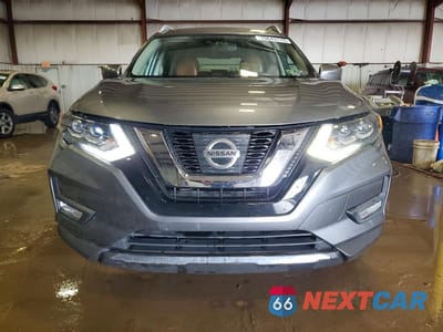 Piąte zdjęcie samochodu w środku: 2017 NISS ROGUE SL VIN:5N1AT2MV1HC847838 - miniatura
