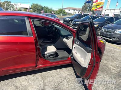 Piąte zdjęcie samochodu w środku: 2016 HYUNDAI SONATA SE VIN:5NPE24AF3GH328827 - miniatura
