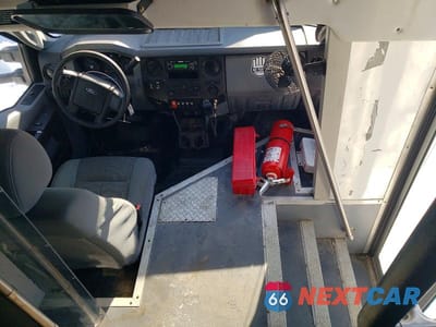 Zdjęcie 8 z 13 samochodu: 2015 FORD F550 SUPER DUTY SHUTTLE BUS VIN:1FDGF5GT4FED71437 - miniatura