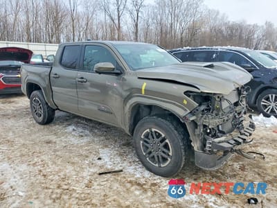 Czwarte zdjęcie samochodu z boku: 2025 TOYOTA TACOMA DOUBLE CAB VIN:3TMLB5JN8SM126105 - miniatura