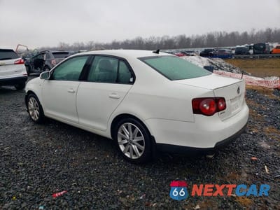 Drugie zdjęcie samochodu z przodu: 2010 VOLKSWAGEN JETTA WOLFSBURG VIN:3VWRA7AJ1AM100057 - miniatura