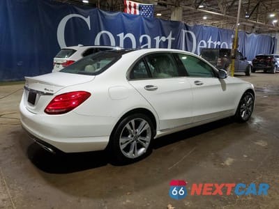 Trzecie zdjęcie samochodu z tyłu: 2018 MERCEDES-BENZ C 300 4MATIC VIN:55SWF4KB0JU242058 - miniatura