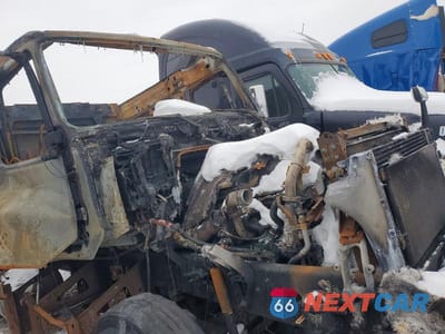 Zdjęcie 9 z 10 samochodu: 2014 VOLVO VNL SEMI TRUCK VIN:4V4NC9EH5EN162222 - miniatura