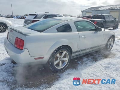 Trzecie zdjęcie samochodu z tyłu: 2006 FORD MUSTANG VIN:1ZVHT80N165256936 - miniatura