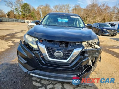 Piąte zdjęcie samochodu w środku: 2019 NISSAN ROGUE S VIN:5N1AT2MT4KC781212 - miniatura
