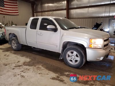 Czwarte zdjęcie samochodu z boku: 2010 CHEVROLET SILVERADO K1500 LTZ VIN:1GCSKTE36AZ154801 - miniatura