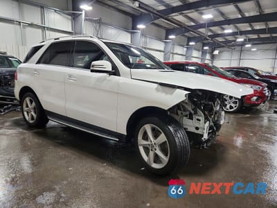 Czwarte zdjęcie samochodu z boku: 2018 MERCEDES-BENZ GLE 350 4MATIC VIN:4JGDA5HB4JB033506 - miniatura