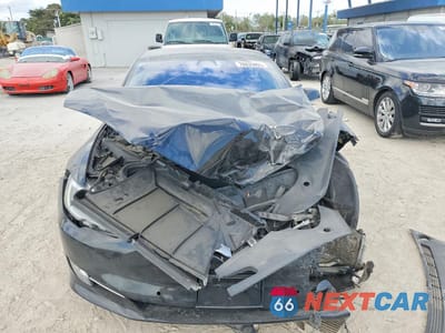 Piąte zdjęcie samochodu w środku: 2020 TESLA MODEL S VIN:5YJSA1E20LF358954 - miniatura