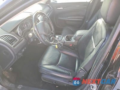 Zdjęcie 7 z 11 samochodu: 2018 CHRYSLER 300 LIMITED VIN:2C3CCAKG0JH177508 - miniatura