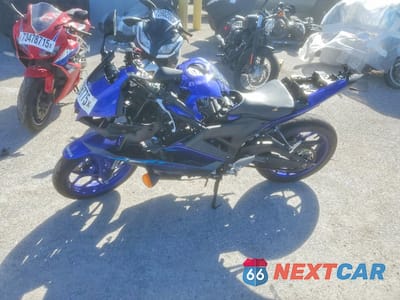 Trzecie zdjęcie samochodu z tyłu: 2024 YAMAHA YZFR3 A VIN:MH3RH18Y7RK015713 - miniatura