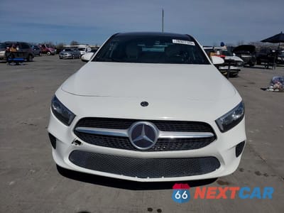 Piąte zdjęcie samochodu w środku: 2019 MERCEDES-BENZ A 220 VIN:WDD3G4EB0KW025531 - miniatura