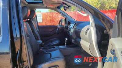 Piąte zdjęcie samochodu w środku: 2014 NISSAN FRONTIER PRO-4X VIN:1N6AD0EV1EN738359 - miniatura