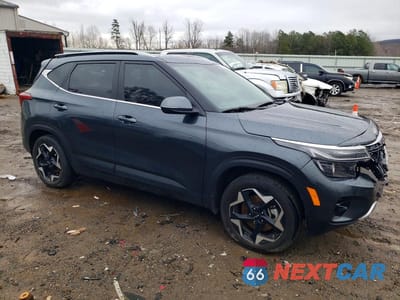 Czwarte zdjęcie samochodu z boku: 2024 KIA SELTOS EX VIN:KNDERCAA2R7600138 - miniatura