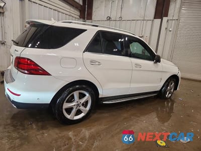 Trzecie zdjęcie samochodu z tyłu: 2018 MERCEDES-BENZ GLE 350 4MATIC VIN:4JGDA5HB6JB104365 - miniatura