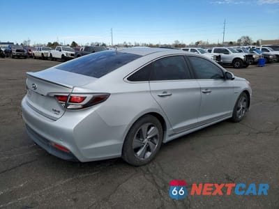 Trzecie zdjęcie samochodu z tyłu: 2016 HYUNDAI SONATA HYBRID LIMITED VIN:KMHE34L19GA028209 - miniatura