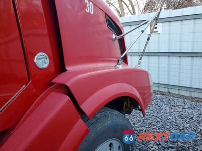 Zdjęcie 9 z 10 samochodu: 2007 VOLVO VNL SEMI TRUCK VIN:4V4NC9GH67N397809 - miniatura