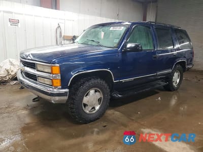 1999 CHEVROLET TAHOE K1500 1GNEK13R2XJ354176 - główne zdjęcie licytacji z USA - miniatura