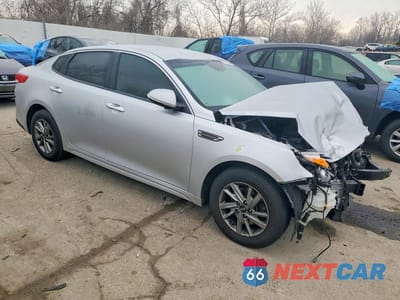 Czwarte zdjęcie samochodu z boku: 2019 KIA OPTIMA LX VIN:5XXGT4L32KG300370 - miniatura