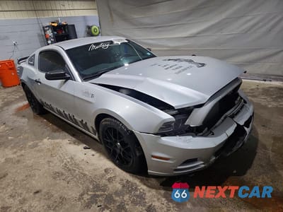 Czwarte zdjęcie samochodu z boku: 2014 FORD MUSTANG VIN:1ZVBP8AM8E5244507 - miniatura